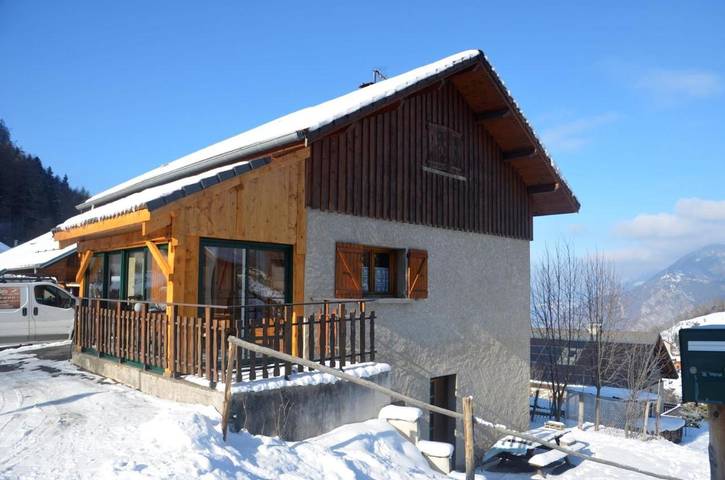 Gîte pour 16 personnes, avec Terrasse à Montricher-Albanne