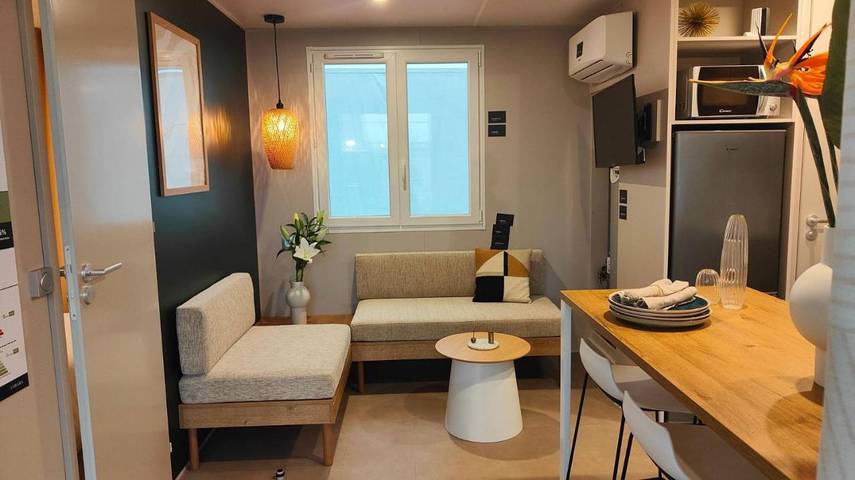 Camping pour 4 personnes, avec Terrasse et Jardin ainsi que Bassin pour enfant et Piscine à Fréjus - 4