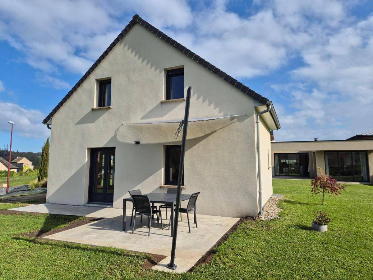 Two-Bedroom House in Salles-Curan, Aveyron