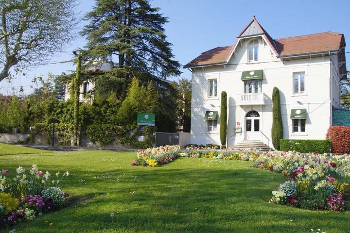 Hôtel pour 2 personnes, avec piscine ainsi que terrasse et jardin