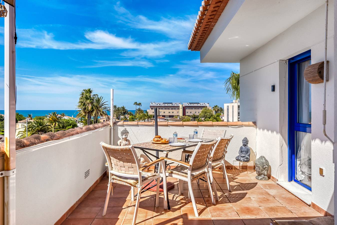 Apartamento entero, Apartamento 'Atico 9' con vistas al mar, Wi-Fi y aire acondicionado in Dénia, Costa Blanca