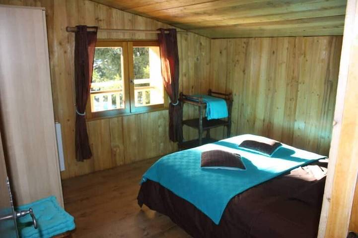 Chalet aus Holz und Steinen, renoviert, 250 Meter von den Skiliften entfernt. in Vénosc, Les Deux Alpes