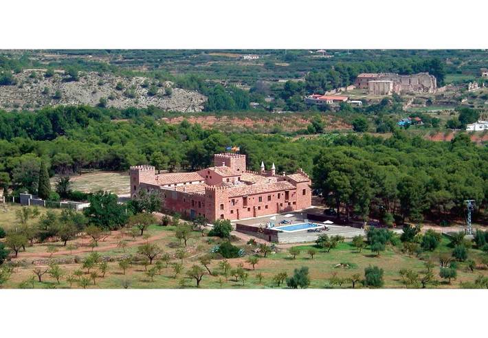 Apartamento entero, Apartamento 'Bruno' con vistas a la montaña, piscina y jardín compartidos in Altura (España), Provincia de Castellón