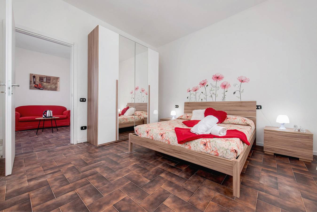 Zimmer 'Rossa' mit gemeinsamer Terrasse und Wi-Fi in Alzate Brianza, Brianza