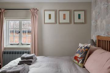 Log Cabin for 3 People in Surrey Hills, South East England, Photo 1