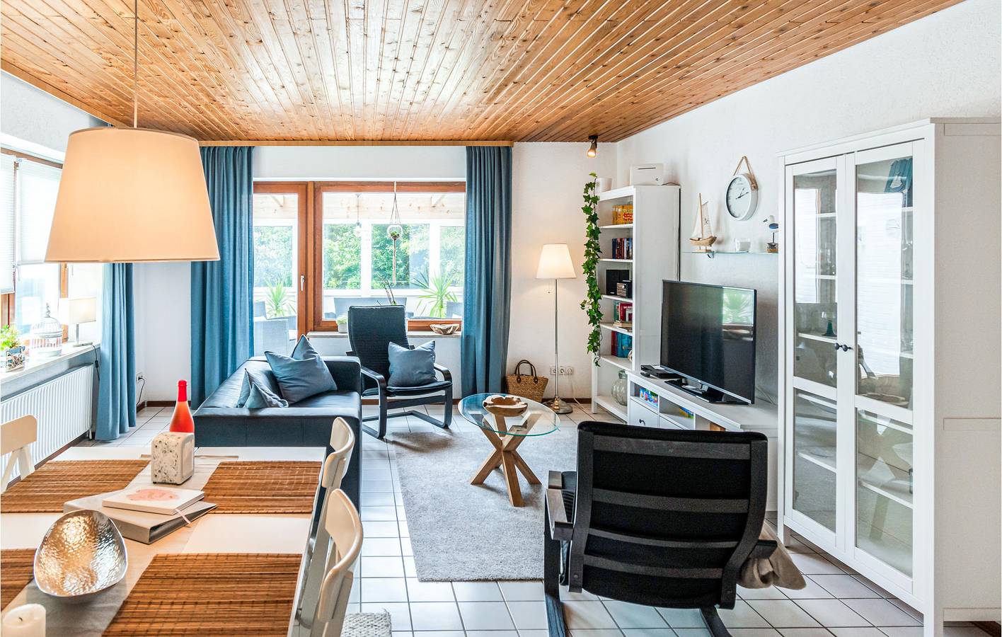 Ganze Ferienwohnung, Gemütliche Wohnung mit Terrasse & Parkplatz in Schwackendorf, Hasselberg