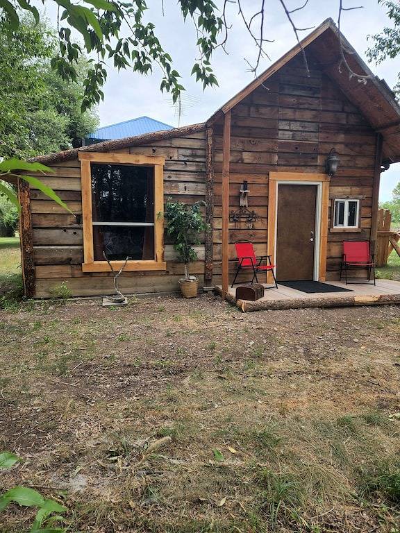 The Bunkhouse-within walking distance to Main Street Augusta in Lewis and Clark County