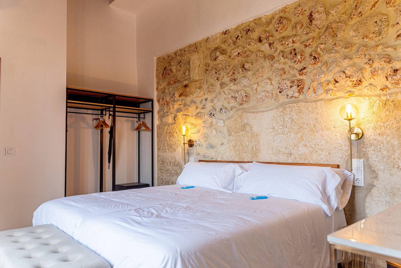 Cas Català - Suite Vp - Beautiful room in a boutique hotel with views of the shared pool and free Wi-Fi in Sineu, Interior de Mallorca