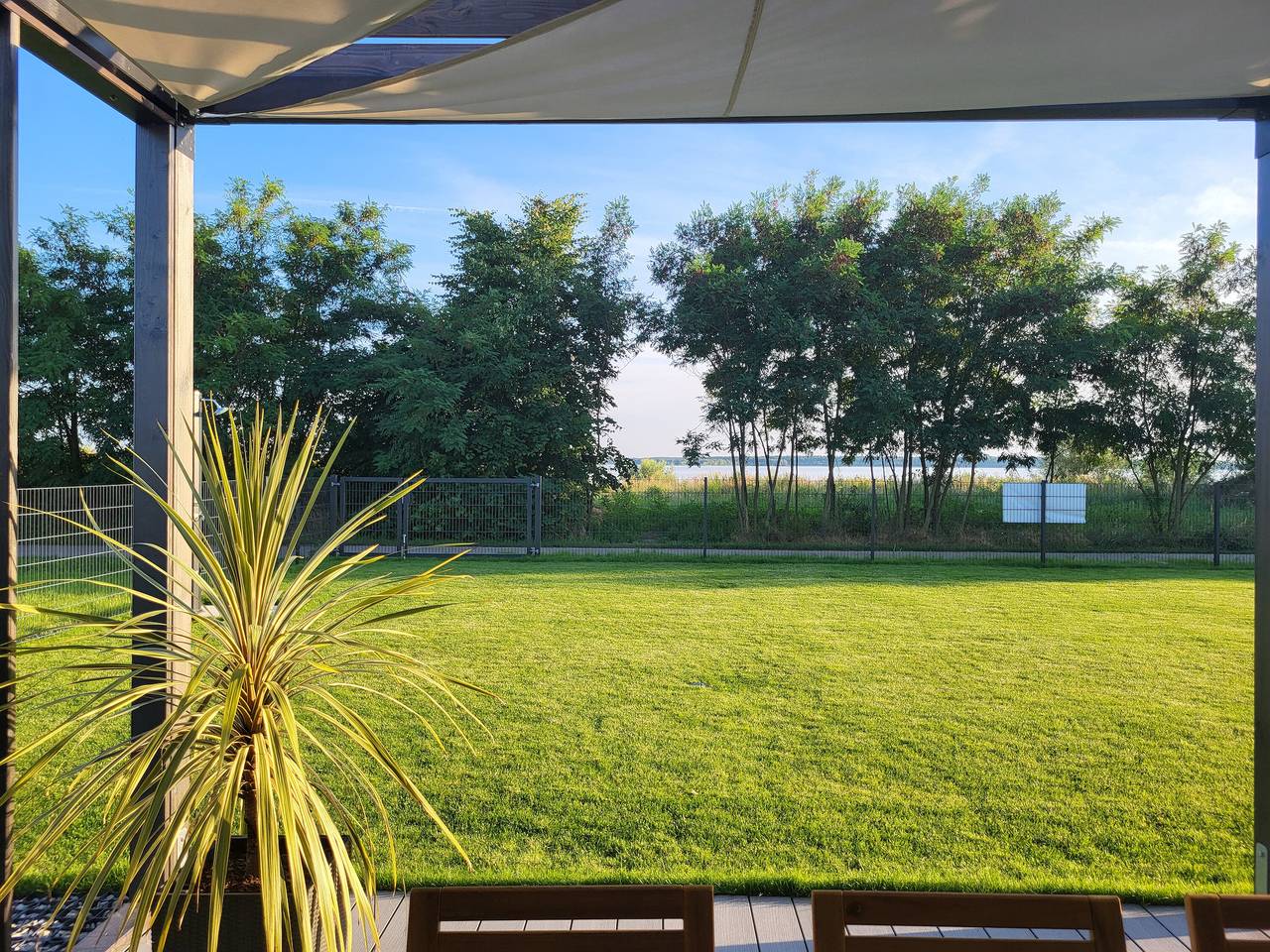 Ferienhaus 'Schlossterrassen 8a' mit Seeblick, privater Terrasse und Wlan in Pouch, Muldestausee