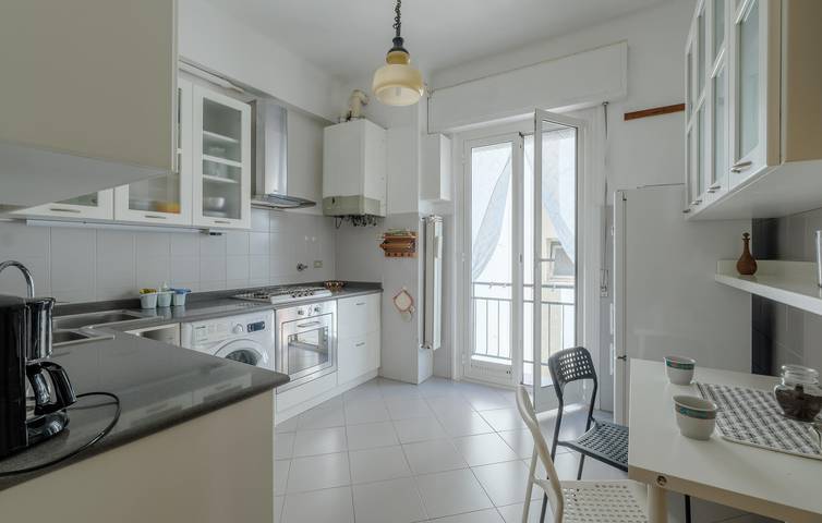 Appartamento intero, Appartamento con vista panoramica e terrazza, vicino alla Spiaggia d'Oro in Spiaggia d'Oro (Imperia), Imperia