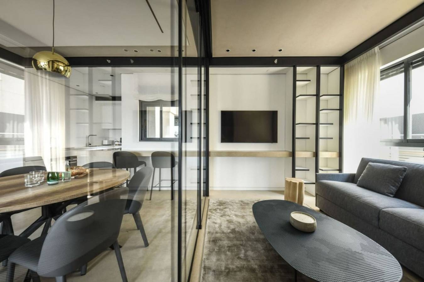 Entire apartment, Modern and Vibrant 1Br apt with Private Balcony in Tel Aviv, Tel Aviv District