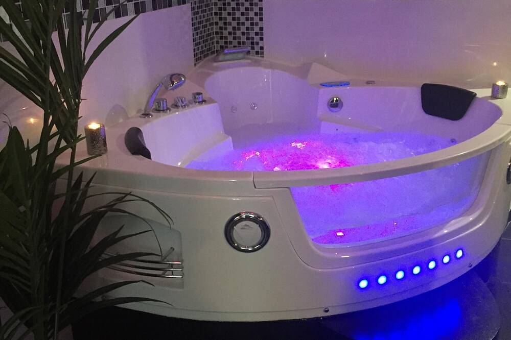 Appartement entier, Le Love Spa appartement détente romantique avec Jacuzzi,Sauna... in Lyon, Lyon et ses environs