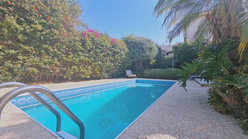 Location de vacances pour 4 personnes, avec balcon dans Πισσούρι