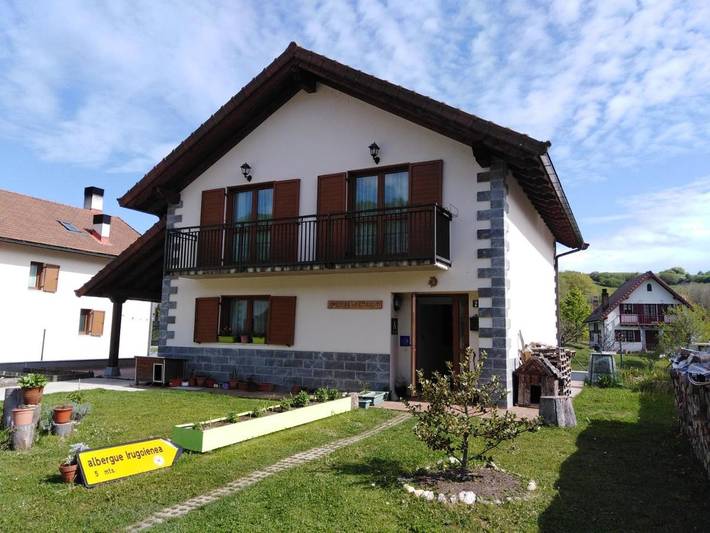 Location de vacances pour 10 personnes, avec jardin ainsi que piscine et vue à Erro - 2