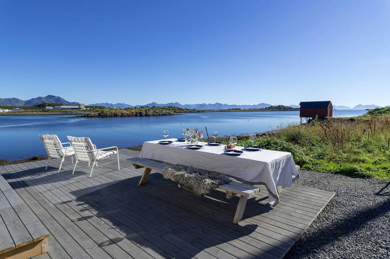 Seesalon am Wasser auf den Vesterålen in Straumsjøen, Nordland