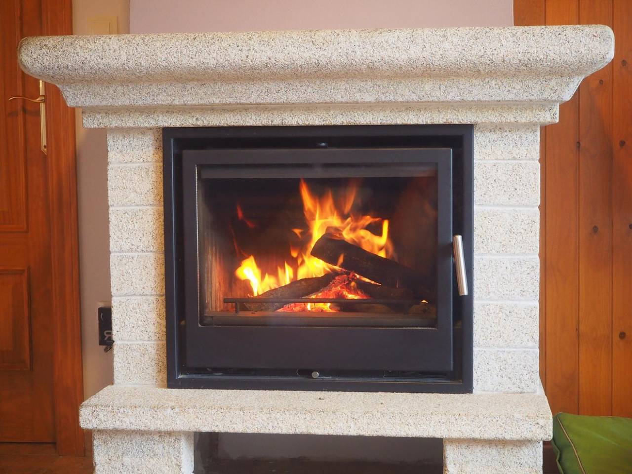 Apartamento vacacional entero, Planta Baja 3 hab. Chimenea, Jardín, Vistas y Wifi in Llivia, Parque Natural Regional de los Pirineos Catalanes