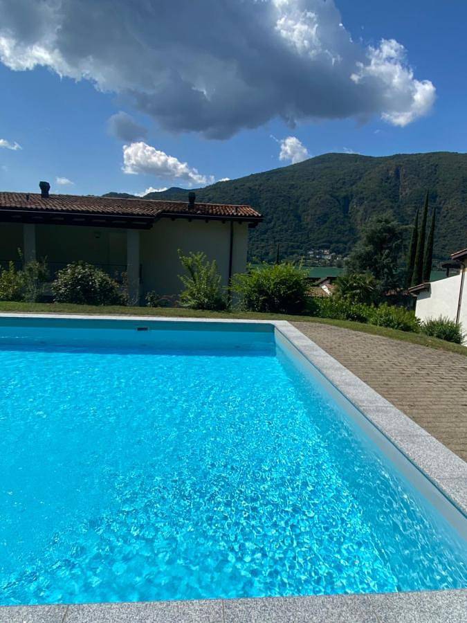 Ferienwohnung für 4 Personen, mit Balkon und Terrasse sowie Garten und Pool