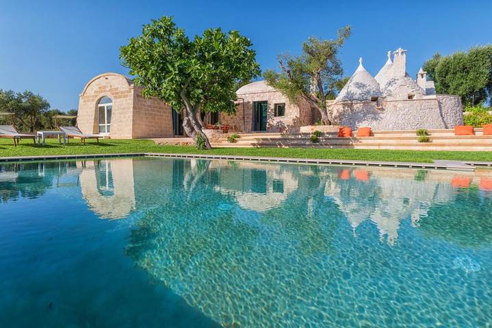 Location de vacances pour 9 personnes, avec jardin ainsi que piscine et vue dans Cervarolo