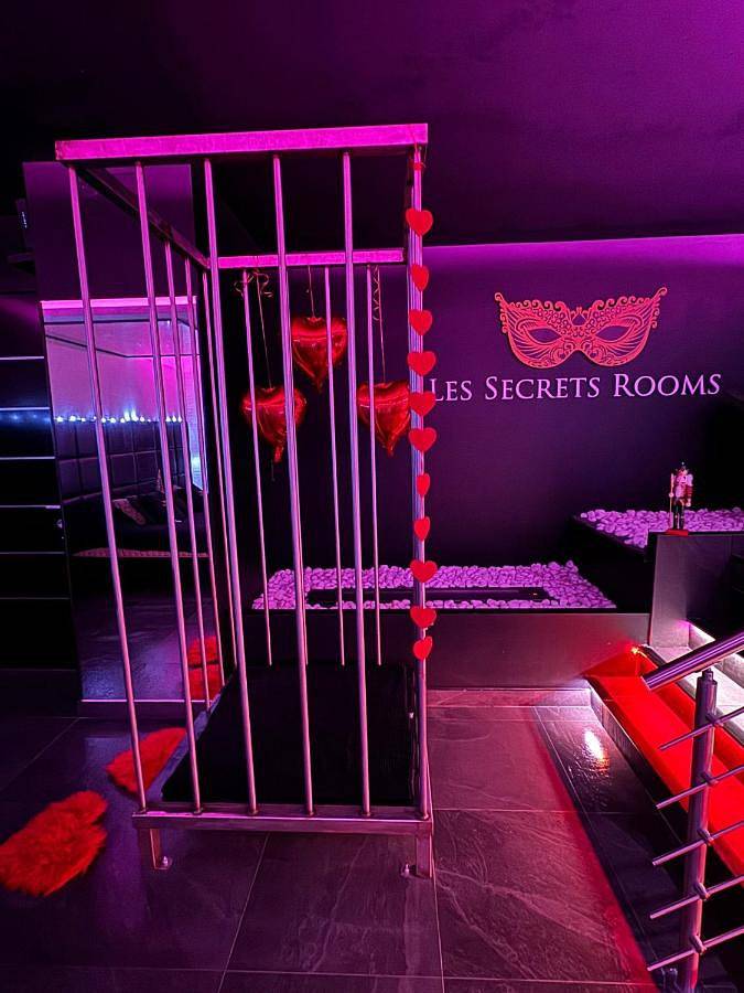 Queen Room with Spa Bath in Hagondange, Metz-Campagne