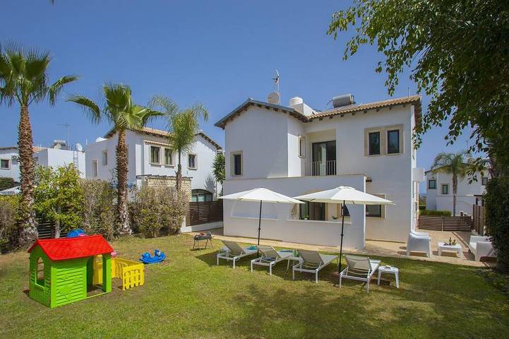 Holiday rental for 6 people, with balcony and garden in Protaras