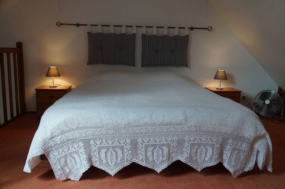 Gîte 2 à 4 personnes avec étang près de Caen in Préaux-Bocage, Région de Caen