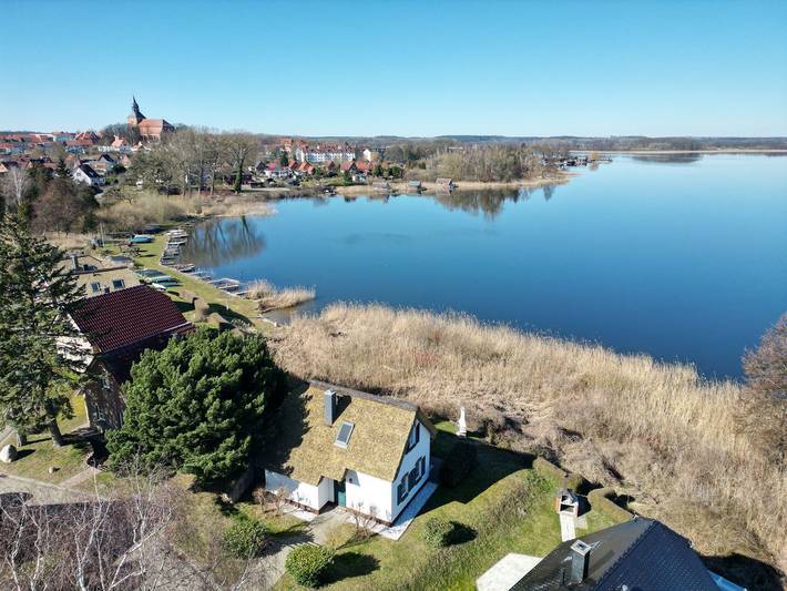 Ferienhaus für 4 Personen, mit Terrasse und Garten sowie Seeblick und Ausblick in Sternberger Seenlandschaft