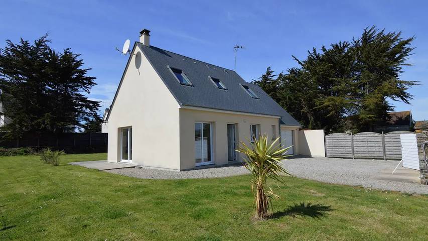 Location de vacances pour 8 personnes, avec jardin à Denneville