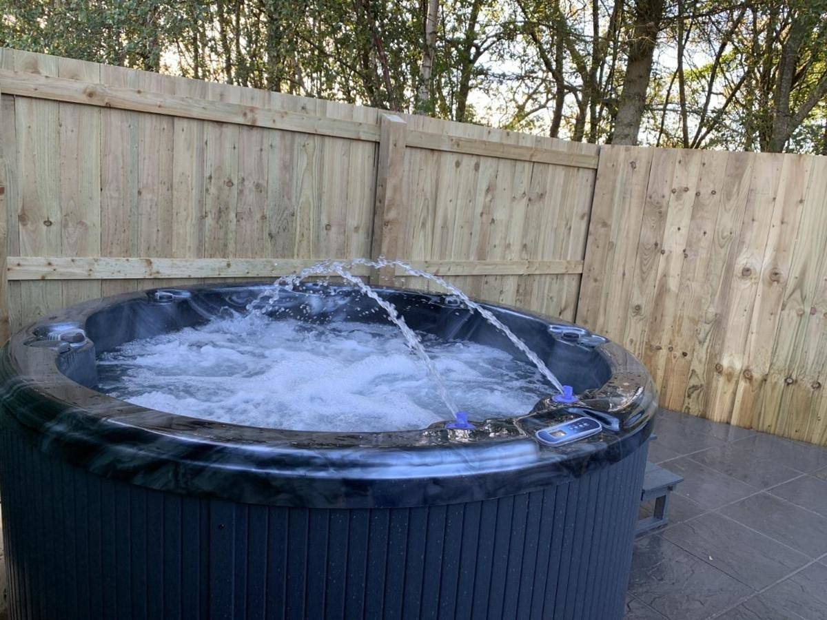 Lola Lodge - Luxury Hot Tub Retreat in Northumberland