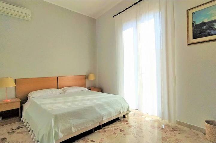 'Casa Aranci'   self catering villa, great sea views, close to piazza Duomo in Acireale, Province de Catania