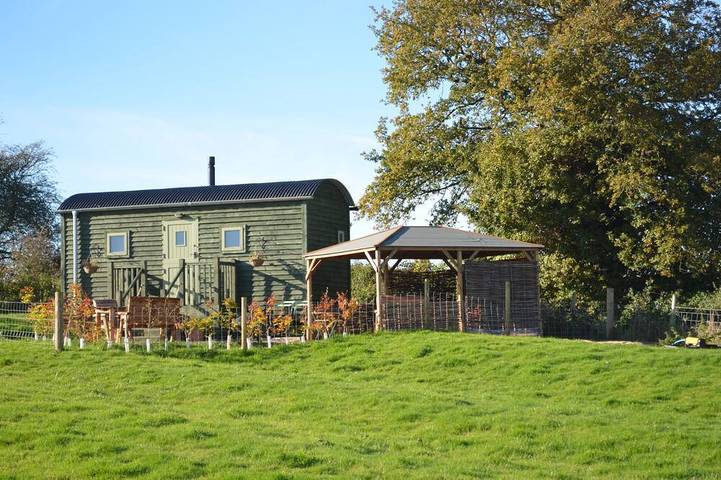 Glamping for 2 people, with Balcony and Pool in Oxfordshire