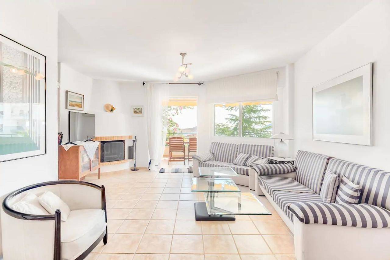Kate's Beach Villa in Porto Rafti, Markopoulo-Mesogaia