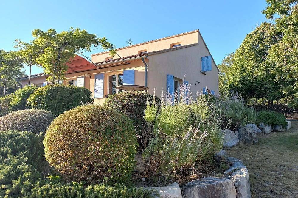 Large country house in the heart of Mont Ventoux in Monieux, Parc naturel régional du Mont-Ventoux