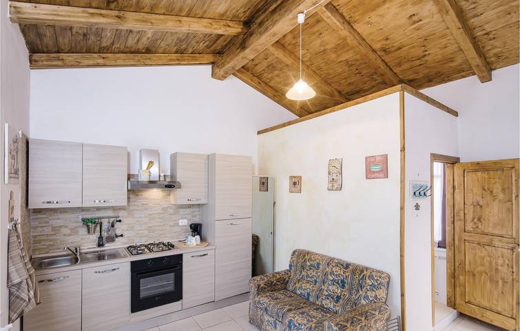 Entire holiday apartment, Child-Friendly Apartment Near River & City Center in Santo Stefano di Magra, Natural Park of Montemarcello-Magra-Vara