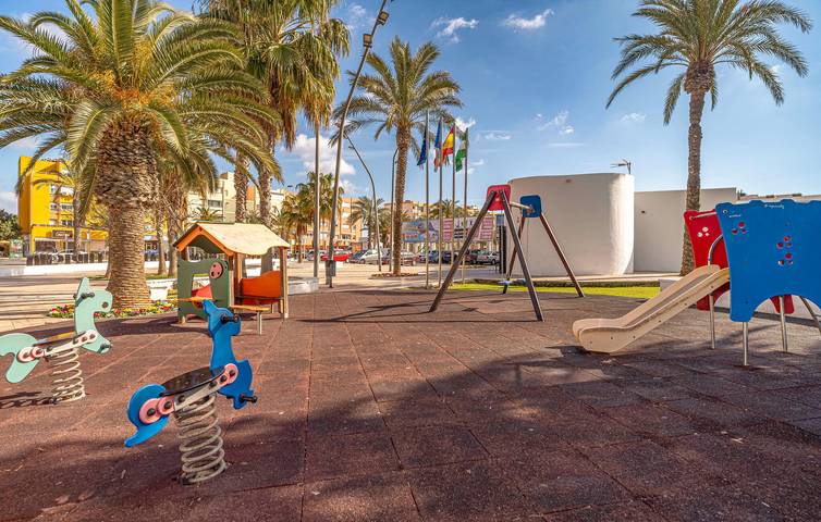 Appartamento intero, Accogliente appartamento vicino al centro città con WiFi e AC in Las Marinas Roquetas, Roquetas de Mar