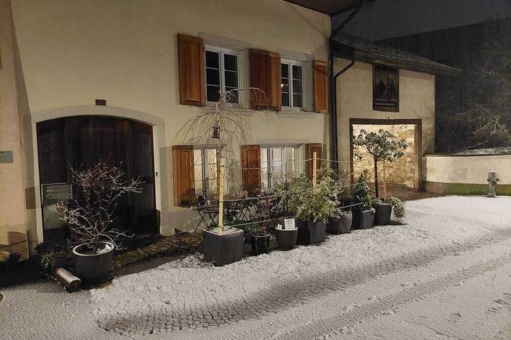 Ganze Wohnung, Landhaus 18. Jh. nahe Basel | Wlan, Parkplatz, Jura, Paare, Familien & Gruppen in Waldenburg (Schweiz), Region Basel RDK