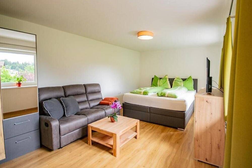 Ganze Wohnung, Fewo Cafe Max 2 mit Balkon 55 m2 in Stubaier Alpen, Trins