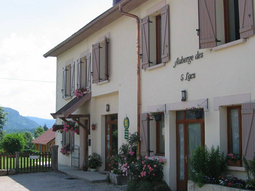 Chambre d'hôtes, chalets, gites - Auberge des 5 Lacs - Chambre Ilay in Lac de Narlay, Le Frasnois