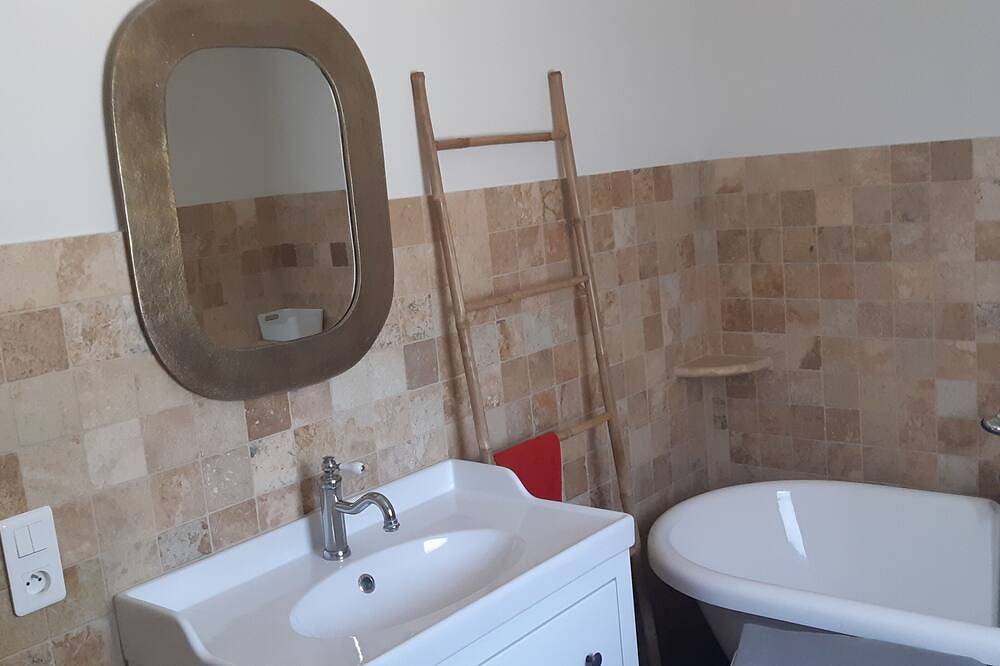 Quiet house with shared pool in the heart of the Luberon in Roussillon, Parc naturel régional du Luberon