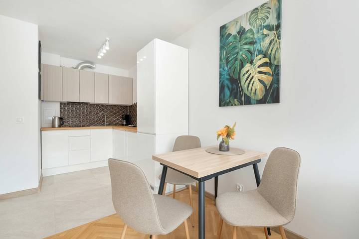 Appartement entier, Modern Apartment | Balcony | 800 m to the Beach in Gdynia, Zatoka Gdańska