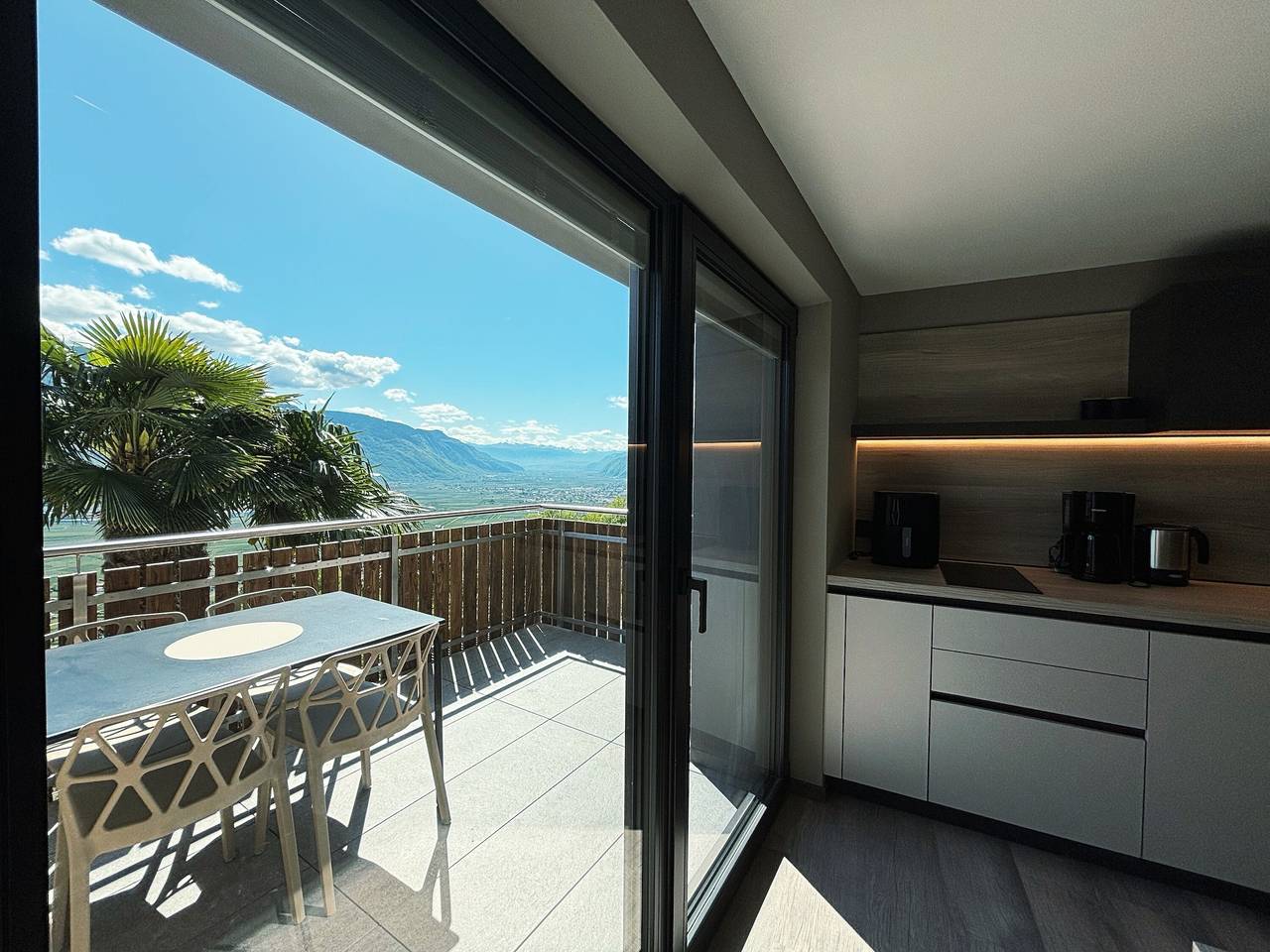 Ganze Wohnung, Ferienwohnung 'Magdalena' mit Bergblick, Gemeinschaftspool und Wi-Fi in Marling, Ortleralpen