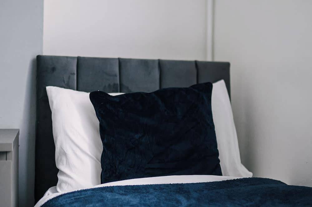 Modernised House Near City Centre & Beach w/Wifi, Parking, Snooker Table & More! in Swansea, Swansea e dintorni