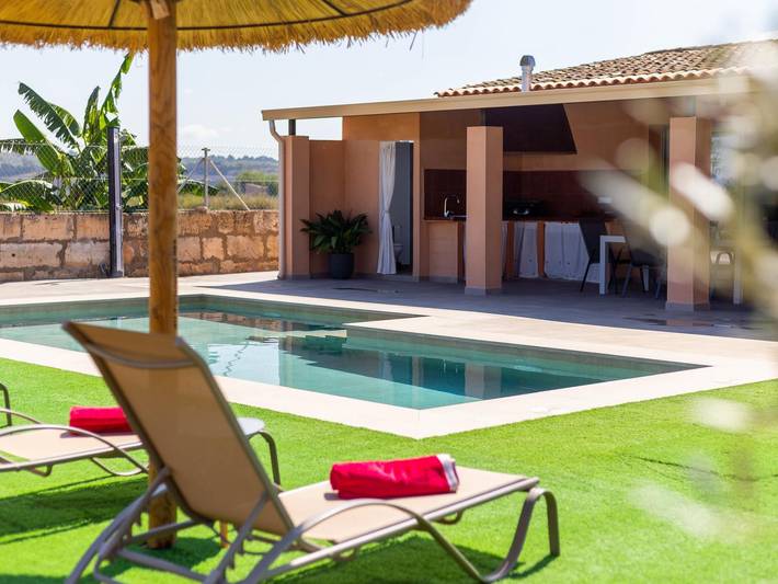 Beautiful finca with pool and garden in Ariany. in Ariany, Majorca Center