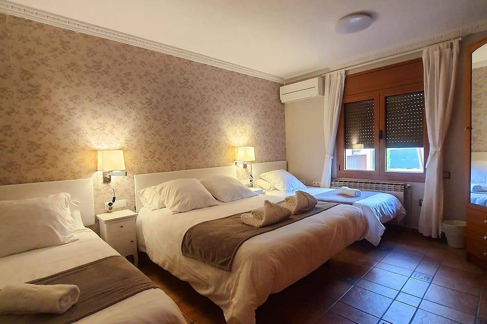 Holiday home (rental entire) Raco de Lis for 8 people in la Torre de Claramunt, Barcelona Inland