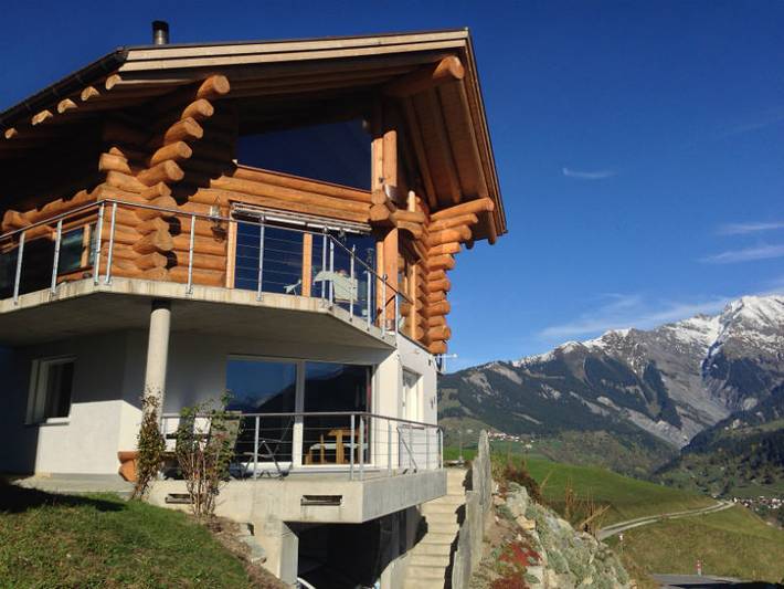 Ferienwohnung für 6 Personen, mit Balkon und Terrasse sowie Garten in Lumnezia