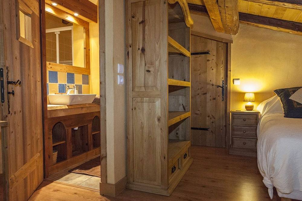 Chalet Gîte,  charme et caractère dans une  ambiance montagne cosy. in Bozel, Massif de la Vanoise