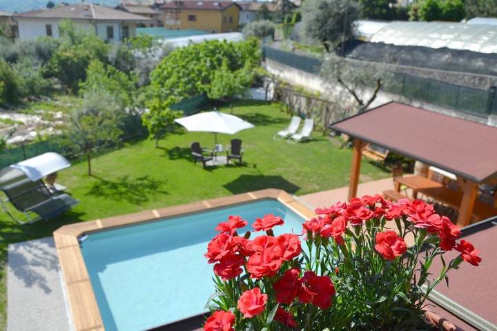 Ferienhaus für 5 Personen, mit Seeblick und Ausblick sowie Garten und Pool in Gardasee-Lombardei - 2