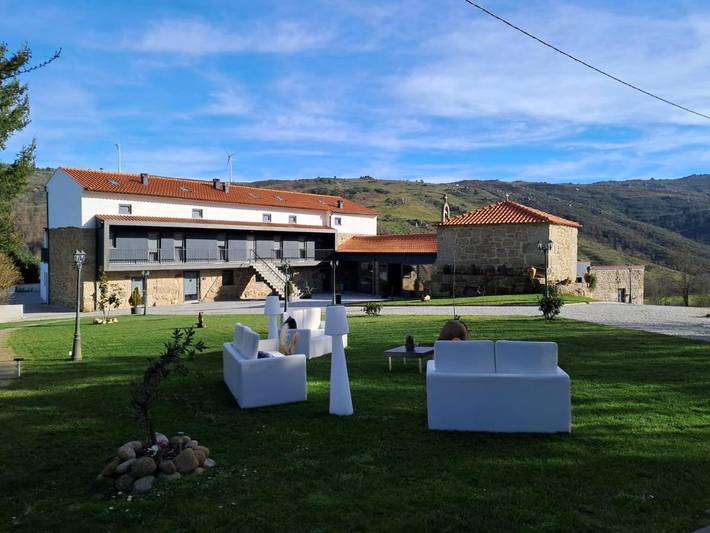 Vivendas de férias para 6 pessoas, com Varanda e Terraço e ainda Jardim and Piscina em 