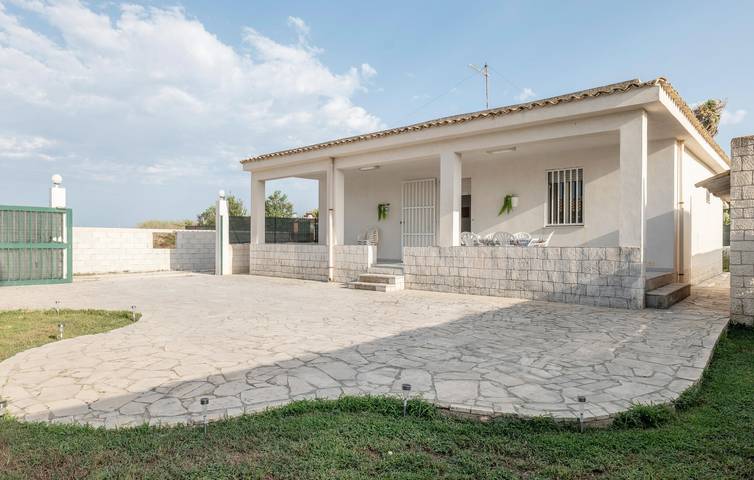 Ferienhaus für 7 Personen, mit Terrasse und Garten in Ispica