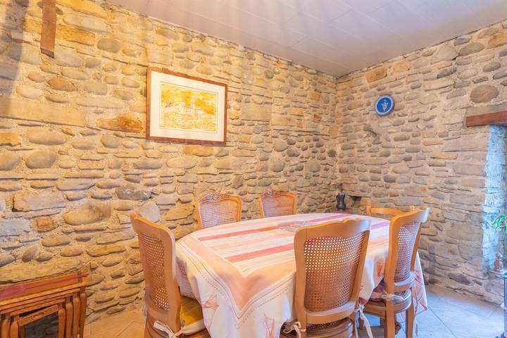 Guest Room 'Chambre Ossau' with Shared Garden and Wi-Fi in Saucède, Béarn