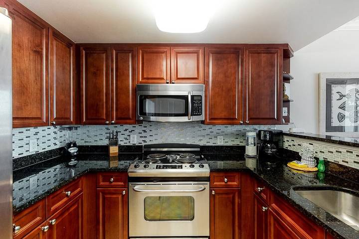 Vacation apartment for 6 people, with hot tub and balcony as well as pool the Florida Panhandle